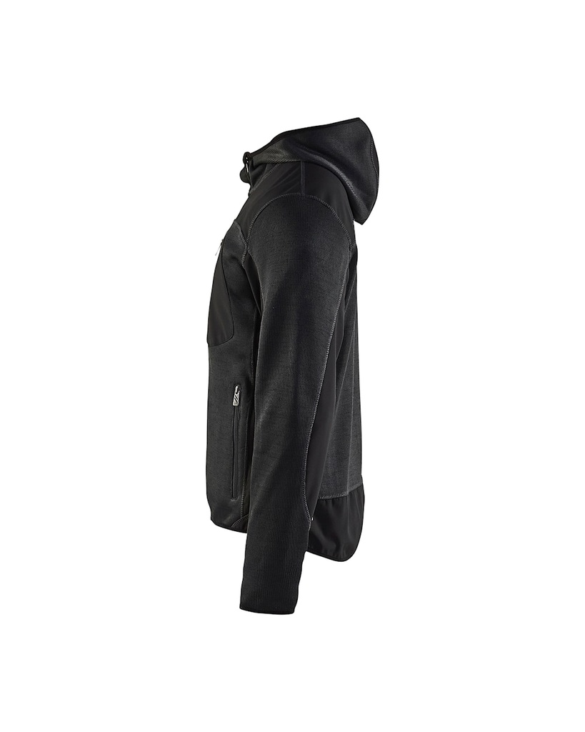 VESTE TRICOTÉE À CAPUCHE