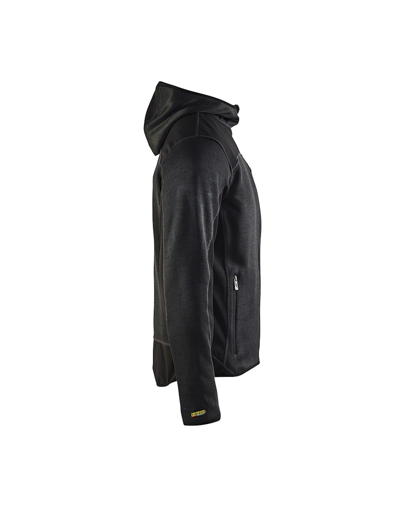 VESTE TRICOTÉE À CAPUCHE